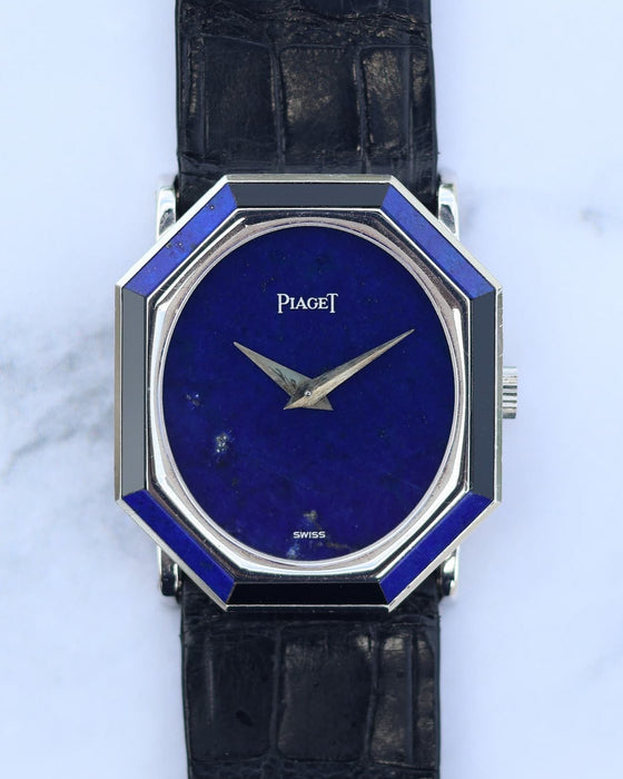 Close-up of Piaget 9341 dial featuring deep blue lapis lazuli and contrasting onyx and lapis bezel segments