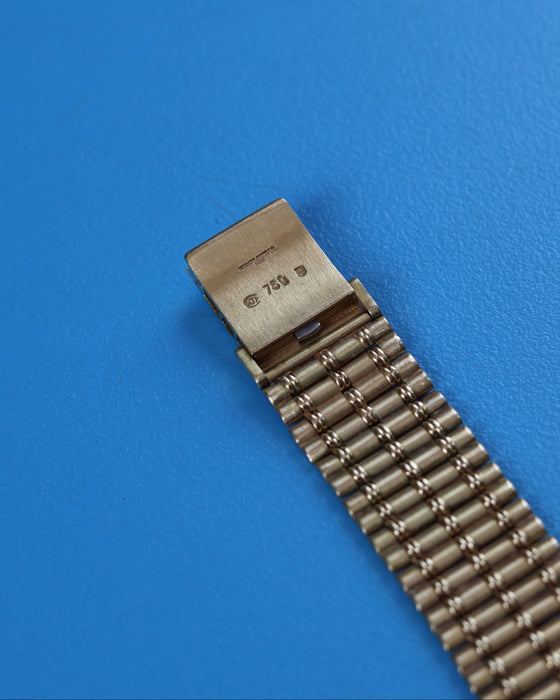 Close-up of Audemars Piguet Bamboo bracelet with alternating smooth and textured gold finishe