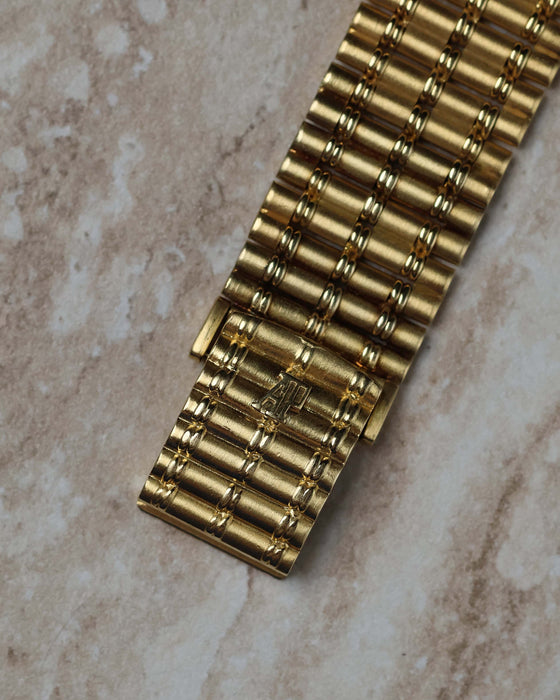 Top view of the integrated bamboo-style clasp on the Audemars Piguet 18K yellow gold bracelet.