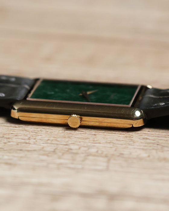 Fluted gold crown of Piaget 9228 jade dial watch, side detail view
