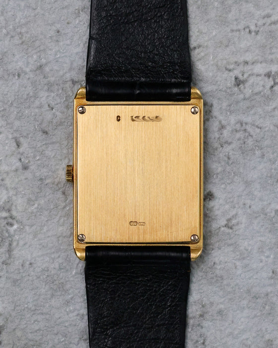 Solid 18K yellow gold four-screw caseback of the vintage Audemars Piguet rectangular watch.