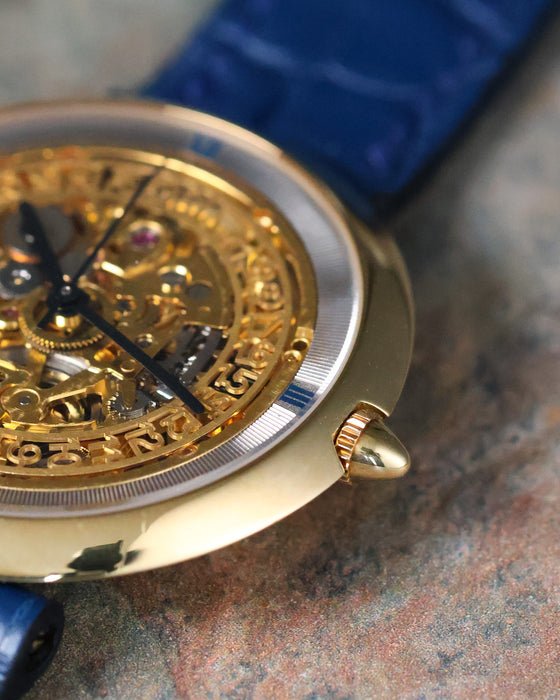 Macro side profile of the Chaumet Pebble 13A showing the distinctive bullet-shaped crown.