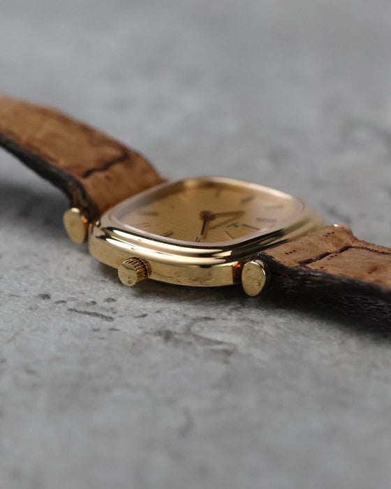 Angled crown-side view of the 18K yellow-gold Jaeger-LeCoultre Ref. 6143.31.