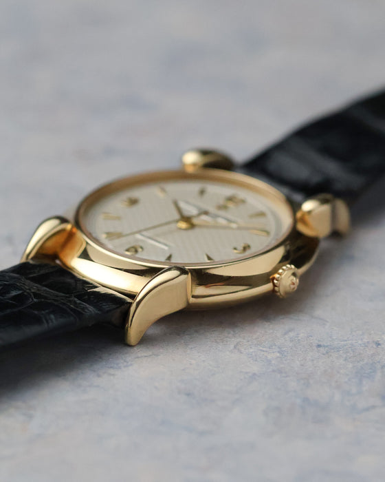 Side profile of the Vacheron Constantin Historiques 48003 highlighting its slim case and flowing lug shape.