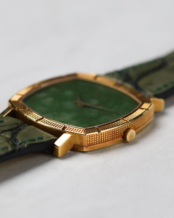 Side profile of the Piaget Reference 12427 highlighting the Clous de Paris caseband and slim automatic case.