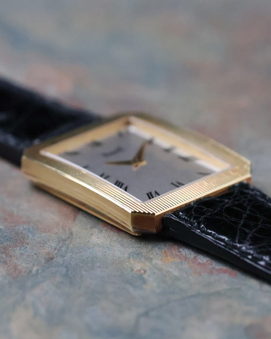 pposite side profile of the Piaget Protocole Jumbo Ref. 90154 showing the faceted case corners and ribbed bezel.