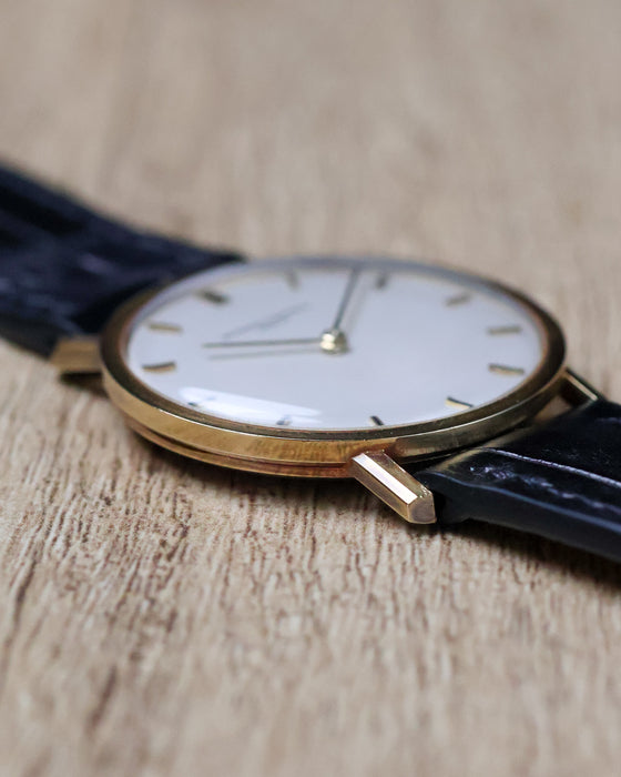 Side profile of Vacheron Constantin Ref. 7811 highlighting the thin case construction and straight lugs.