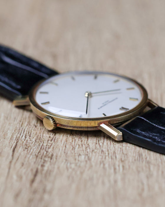 Crown-side view of Vacheron Constantin Ref. 7811 showing the slim yellow gold case and faceted lugs.