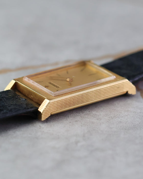 Opposite side profile showing the uninterrupted hobnail finishing.