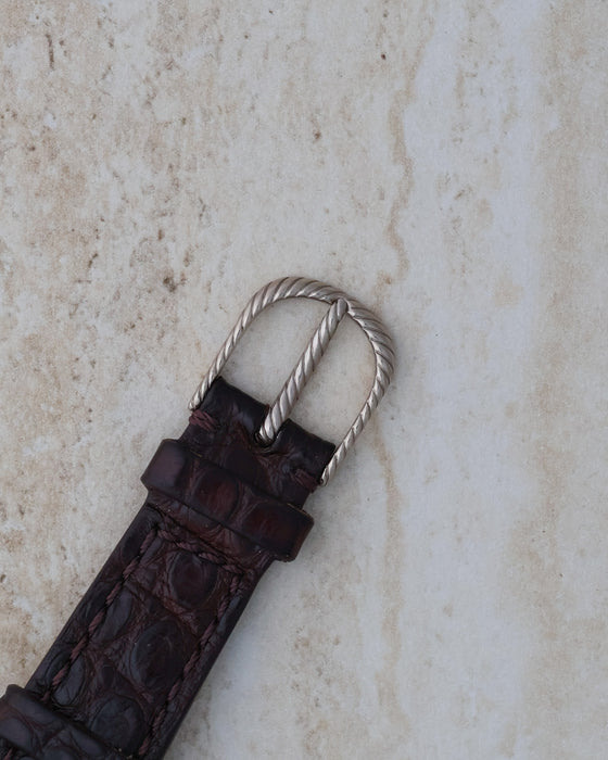 Matching white-gold rope-style pin buckle fitted to the dark brown leather strap.