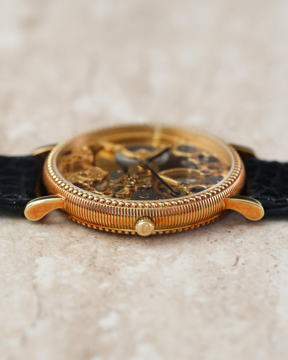 Low side profile highlighting the beaded bezel, fluted caseband and curved lugs.