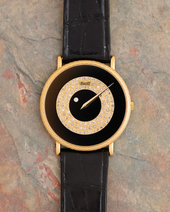 Front view of the Piaget Ref. 9026 in yellow gold with black onyx and diamond-set mystery-hour dial.