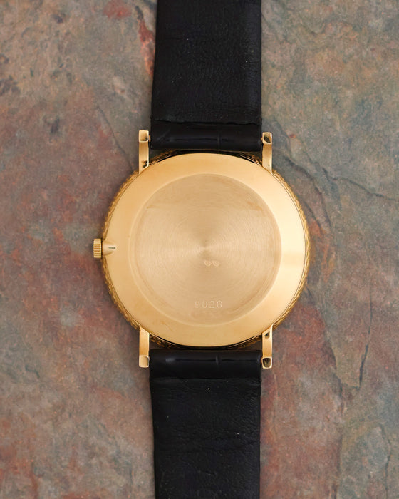 Caseback of the vintage Piaget Ref. 9026 in 18K yellow gold.