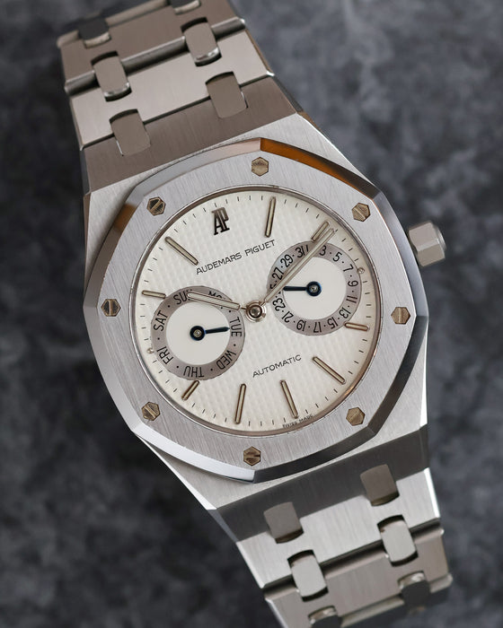 Audemars Piguet Royal Oak Ref. 25572ST in stainless steel with white Petite Tapisserie dial and pointer day-date registers.