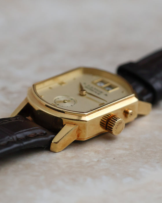 Crown-side profile of the Arkade showing its signed crown and recessed date corrector.
