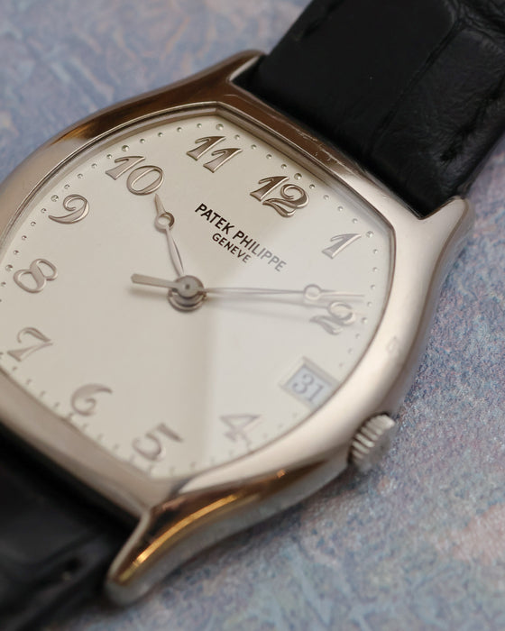 Macro view of the dial, applied Arabic numerals and white-gold case of the Patek Philippe Gondolo 5030G.