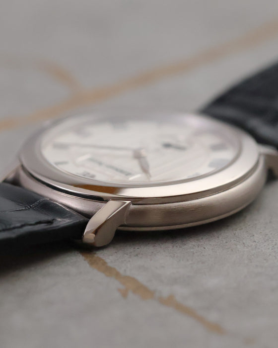 Close side profile of the white-gold Jules Audemars case and polished lug.