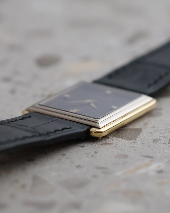 Side view highlighting the thin construction and contrasting precious-metal layers of the vintage Audemars Piguet.