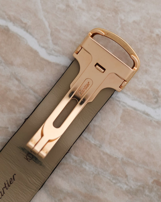 Original 18K yellow-gold Cartier deployant clasp fitted to the black leather strap of the Tank à Vis Dual Time.