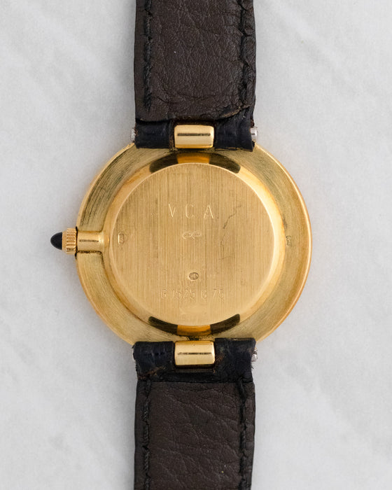 Caseback of the Van Cleef & Arpels G1525 showing VCA, gold hallmarks and reference engravings.