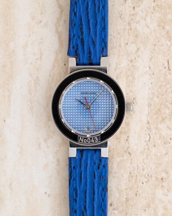 Front view of the Gérald Genta G3338.7 showing its blue geometric dial, black bezel and original blue leather strap.