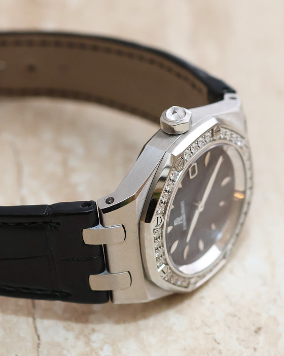 Angled side view highlighting the brushed and polished surfaces of the Royal Oak Lady stainless steel case.
