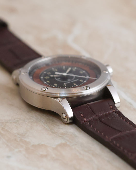 Close-up of the brushed bezel, curved lugs and brown leather strap.