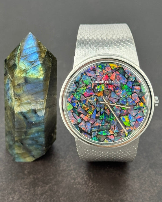 Steel Girard-Perregaux wristwatch featuring luminous opal dial and integrated bracelet for 15.5–17cm wrists