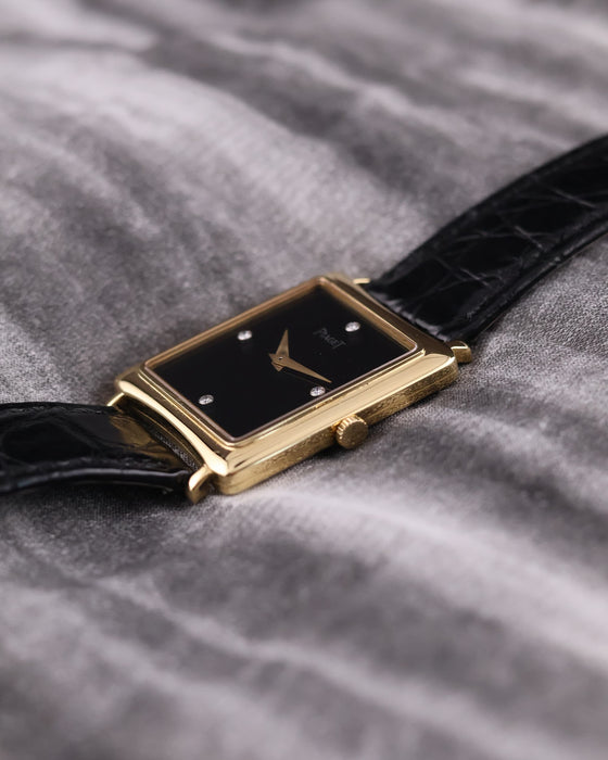 Close-up of the gold crown on the Piaget 9251, set against the polished case edge.